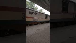 Jammu Tawi Kolkata Express Arriving Pathankot cantt Railway Station 🔥💯trending youtubeshorts [upl. by Amrak729]