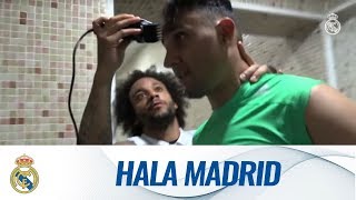 💈🏥👏 Marcelo shaves Keylor Navas head [upl. by Erialcyram]