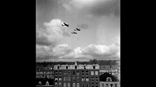 VOEDSELDROPPINGS NABIJ AMSTERDAM EN DEN HAAG APRIL  MEI 1945 [upl. by Nylsor]