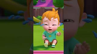 Jugar seguro en el jardín  La bebe tiene un abucheo  Español  canciones Infantiles shorts [upl. by Carin]