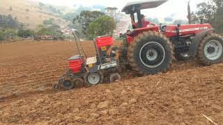 quotPlantio do milhoquot trator e plantadeira massey ferguson [upl. by Babbie]