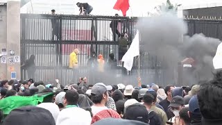 Thousands of Indonesians attempt to storm parliament to protest changes to election law [upl. by Haim]