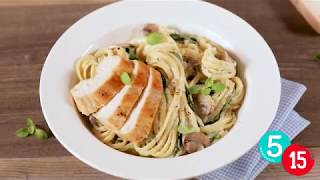 Linguines Alfredo au poulet champignons et épinards [upl. by Adnak]