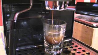 Pulling a Double Ristretto on the Saeco Via Venezia [upl. by Karia]