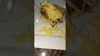 ¡Haz DELICIOSA Arepa Pelúa en Casa YA shorts arepasvenezolanas relleno [upl. by Gladis]