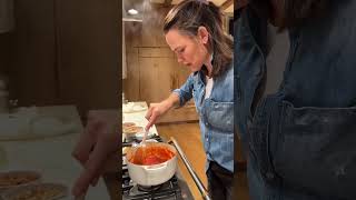 Jennifer Garners Pretend Cooking Show  Episode 52 Zoodles and Tomato Sauce [upl. by Brooks688]