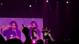 Gashina Backup Dancer Part Switch  SUNMI LIVE in Toronto [upl. by Lavotsirc]