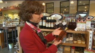 Québec  vol spectaculaire de sirop dérable [upl. by Anelleh918]