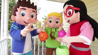 Ellie Plays Easy DIY Halloween Costume Game with PJ Masks Catboy Owlette and Paw Patrol Skye [upl. by Akenihs117]