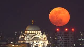 Mesec izlazi nad Hramom Svetog Save  Moonrise over Belgrade [upl. by Gardal]