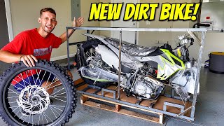 UNBOXING MY NEW DIRT BIKE Thumpstar 250cc [upl. by Aivatnahs]