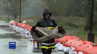 Powiat nyski w pełnej gotowości powodziowej Służby i mieszkańcy z niepokojem patrzą na rzeki [upl. by Notgnirrac]