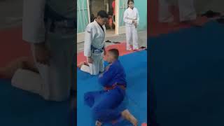 todos jiujiteiros nogi jiujitsubrasil bjj raspagem saída do 100 kg [upl. by Lezirg155]