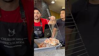 O coveiro trabalhando com Paulinho streetfoodideas humor food comidalocal [upl. by Lienet152]