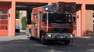 DLK 22001 Reserve der Berliner Feuerwehr auf Einsatzfahrt [upl. by Bonucci552]