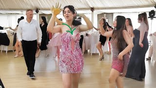 ESMER KIZIN İKİZLER MEYDANDA syrian weddin süryani düğün arap düğÜNÜ [upl. by Audrey523]