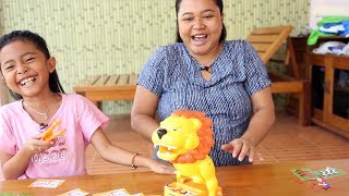 Unboxing Mainan Anak Beware of the Lion Game  Family Fun Game  Funny Challenge [upl. by Eiddam]