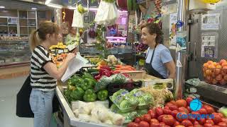 Los vendedores del mercado de abastos de Cartagena aprenden inglés para atender mejor a los turistas [upl. by Hajed386]