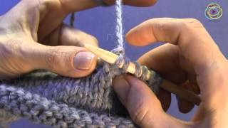 Tutorial zu den Grundtechniken des Strickens Stricken rechts verschränken Maschen [upl. by Glick701]