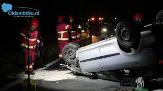 Auto slaat over de kop bij tankstation aan de A7 bij Scheemda [upl. by Eirahcaz]