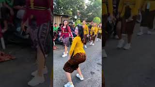 Kebaya Kuning Meresahkan 😂 karnaval soundhoregsurabaya [upl. by Catriona]