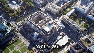 Umgestaltung des Schlossplatz durch die Baustelle zum Neubau des Humboldt  Forums in Berlin [upl. by Ardnasirhc]