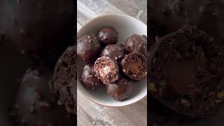 Rocher Kugeln selber machen 😍 trendingshorts weihnachtsbäckerei easyrecipes backen [upl. by Nickerson97]