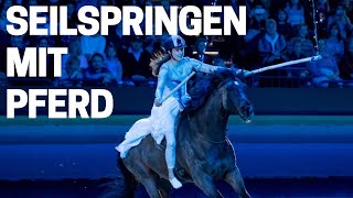 Seilspringen mit Pferd 😱  Lisa Röckener zeigt wie es geht  Partner Pferd Leipzig [upl. by Dyan]