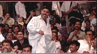 Fans funny dance on Attaullah Khan Esakhelvi song [upl. by Lela]