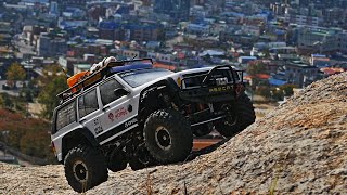 Jeep Cherokee Gen7 Pro Chassis rock climbing [upl. by Cannice]