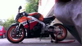 Scottoiler fitting to CBR1000RR Fireblade wwwzippysworldcouk [upl. by Yggep831]