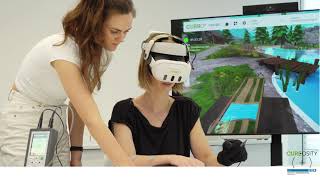 Handtherapie mit Sensor gesteuerter Elektrostimulation und Virtual Reality [upl. by Arakahs]