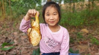 Primitive Technology  Roasted Chicken with Salt on Clay Pot  Cooking with Little Girl [upl. by Khalil]