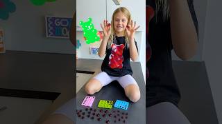 Lia macht Gummibärchen selber 😍 diy selbstgemacht kinder lernen kindervideo gummibär shorts [upl. by Alexio]