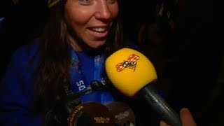 Här visar Charlotte Kalla upp sina medaljer [upl. by Mic]