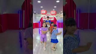 Đọ chiều cao cùng lớp Kid Dance Thầy Huy nào  Trend tắt đèn Douyin  Follow Me [upl. by Hrutkay]